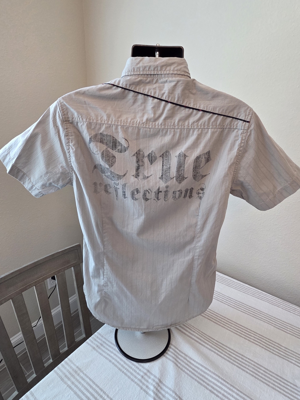 True Reflections Short-Sleeve Button-Up - Picture 2 of 2